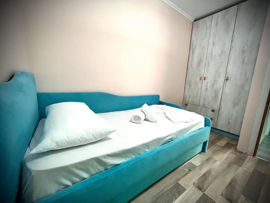 Family With Garden Parking Included 3 Min From Main Square Appartement